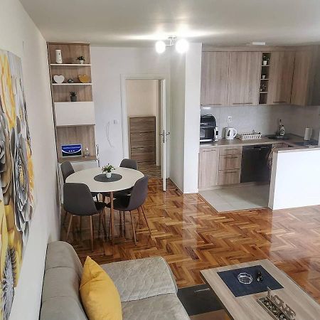 S&D Apartman Lukavica Exterior foto